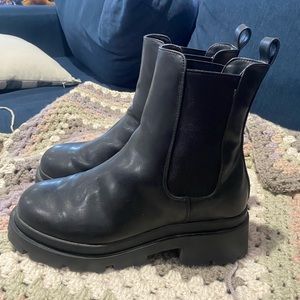 Platform Chelsea boots